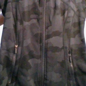 SIZE 6 LULULEMON LUXTREME DEFINE JACKET CAMO [WITH TAG UNATTACHED] NEW!